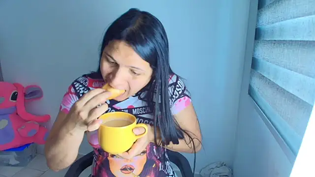 Snapshot of alys_love chatting on July 2026 04:35:01 PM alys love online show from July 2026 04:35:01 PM