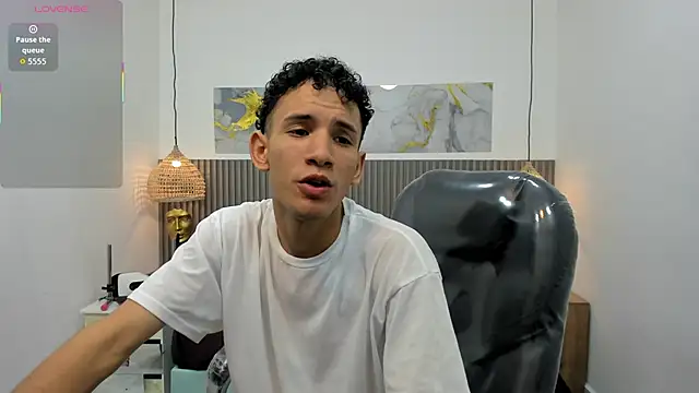 JDWhite18 online show from May 2026 04:09:01 AM