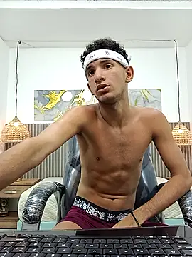 JDWhite18 online show from April 2026 04:08:02 AM