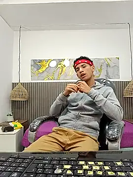 JDWhite18 online show from February 2026 04:35:01 AM