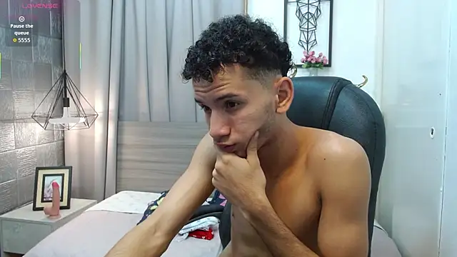 JDWhite18 online show from May 2026 03:47:02 AM