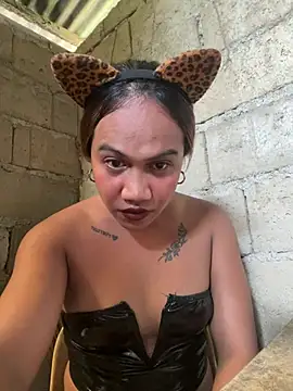 Snapshot of Queen-barbie chatting on February 2026 03:05:01 AM Queen-barbie online show from February 2026 03:05:01 AM