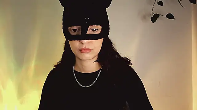 Onirica L online show from July 2026 10:43:01 PM