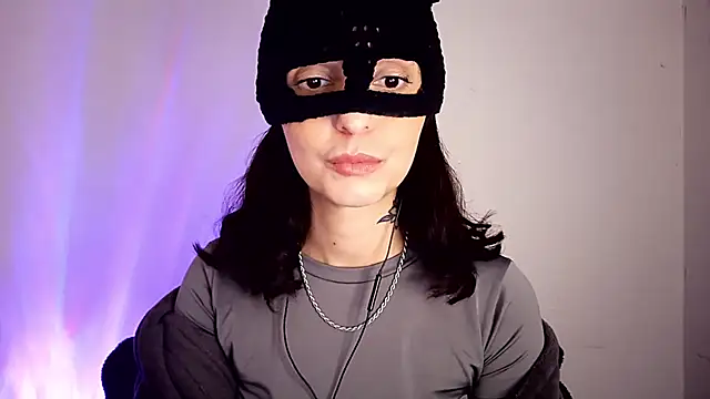 Onirica L online show from June 2026 06:28:01 PM