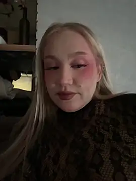 RollDollsi online show from March 2026 06:15:02 AM