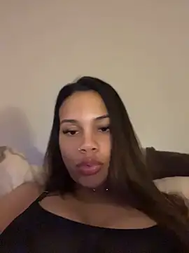 Snapshot of Petite_Baddie chatting on June 2026 06:19:02 AM Petite Baddie online show from June 2026 06:19:02 AM