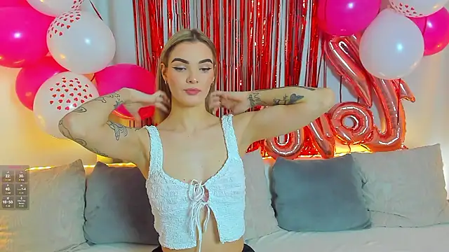 Snapshot of SinLuna_ chatting on February 2026 04:03:02 PM SinLuna online show from February 2026 04:03:02 PM