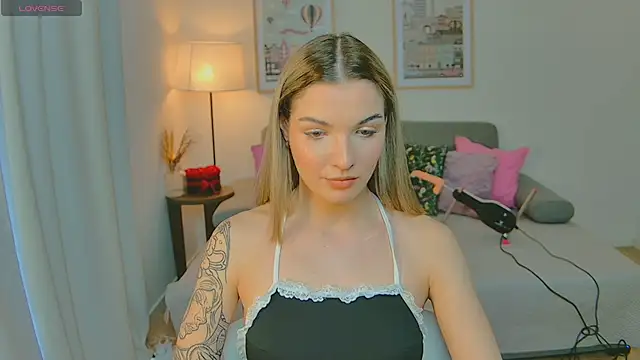 SinLuna  online show from April 2026 02:54:02 PM