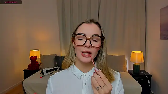 Snapshot of SinLuna_ chatting on February 2026 04:31:02 PM SinLuna online show from February 2026 04:31:02 PM