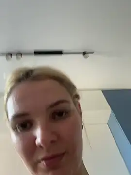 Snapshot of SinLuna_ chatting on June 2026 02:12:01 PM SinLuna online show from June 2026 02:12:01 PM