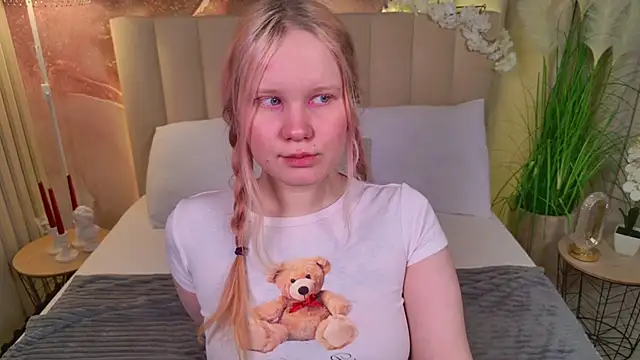 AnnieVibe online show from April 2026 05:42:01 PM