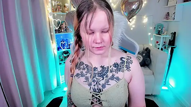 Snapshot of AnnieVibe chatting on February 2026 06:07:02 PM AnnieVibe online show from February 2026 06:07:02 PM