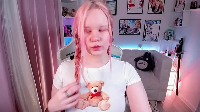 AnnieVibe online show from March 2026 05:41:02 PM