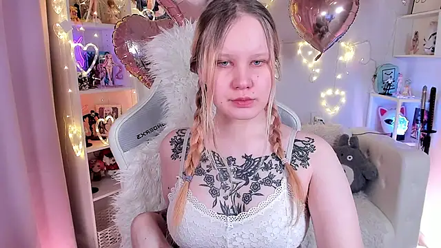 Snapshot of AnnieVibe chatting on February 2026 05:31:02 PM AnnieVibe online show from February 2026 05:31:02 PM