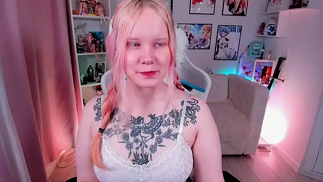 AnnieVibe online show from April 2026 05:41:01 PM