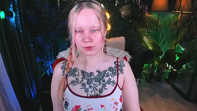 AnnieVibe online show from April 2026 05:39:01 PM
