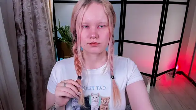 AnnieVibe online show from April 2026 05:42:02 PM
