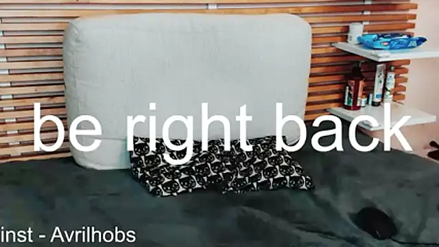 AvrilHobbs online show from April 2026 08:01:02 PM