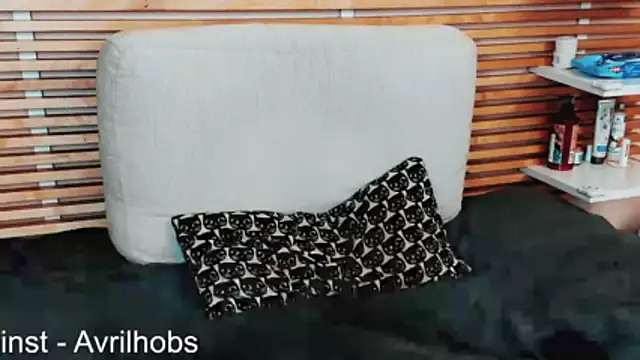 AvrilHobbs online show from April 2026 07:05:02 AM