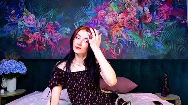 Snapshot of NicoleLuxe chatting on June 2026 06:23:01 PM NicoleLuxe online show from June 2026 06:23:01 PM