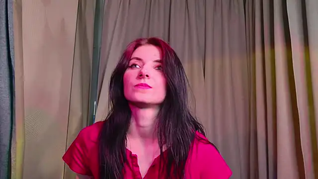 Snapshot of NicoleLuxe chatting on May 2026 06:33:01 PM NicoleLuxe online show from May 2026 06:33:01 PM
