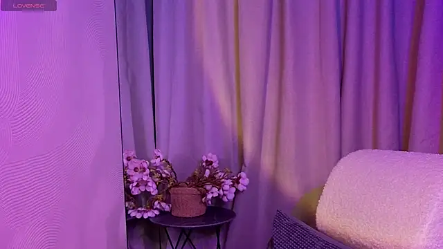 NicoleLuxe online show from March 2026 05:57:01 PM