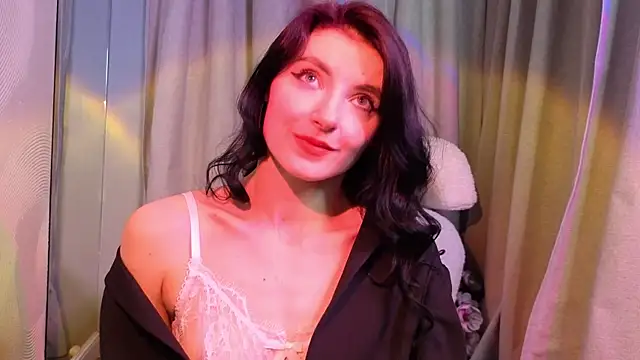 NicoleLuxe online show from April 2026 07:20:01 PM