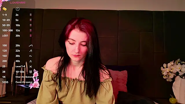 Snapshot of NicoleLuxe chatting on April 2026 06:14:02 PM NicoleLuxe online show from April 2026 06:14:02 PM
