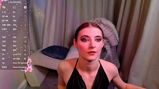 NicoleLuxe online show from April 2026 08:04:01 PM