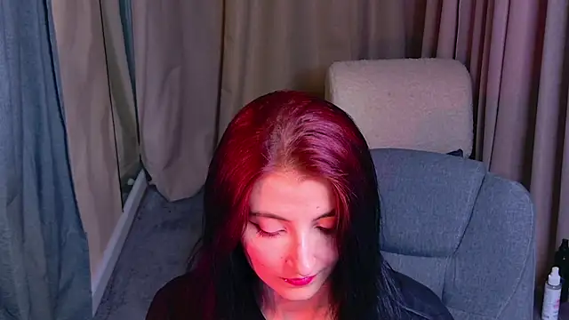 Snapshot of NicoleLuxe chatting on May 2026 06:25:02 PM NicoleLuxe online show from May 2026 06:25:02 PM