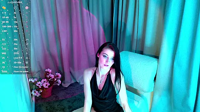 NicoleLuxe online show from February 2026 04:59:02 PM