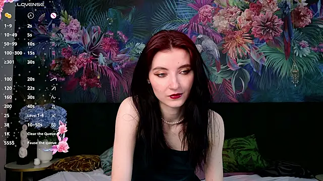 Snapshot of NicoleLuxe chatting on April 2026 06:25:02 PM NicoleLuxe online show from April 2026 06:25:02 PM