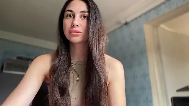 LiluMartiznir online show from June 2026 11:11:02 AM