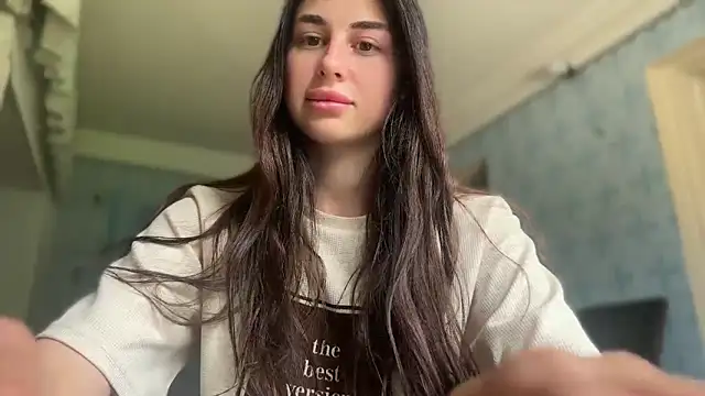 LiluMartiznir online show from May 2026 11:40:02 AM