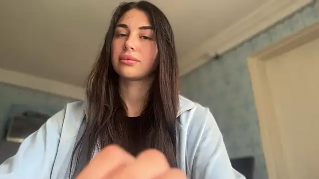 LiluMartiznir online show from May 2026 06:22:01 AM