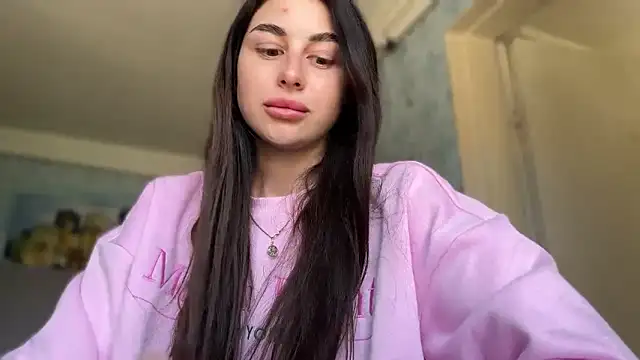 LiluMartiznir online show from April 2026 10:32:01 AM