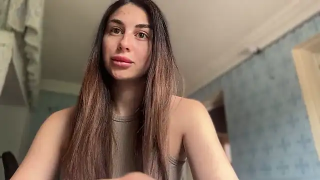 LiluMartiznir online show from May 2026 11:03:02 AM