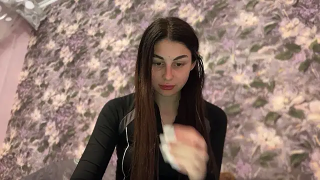 LiluMartiznir online show from April 2026 06:53:01 PM