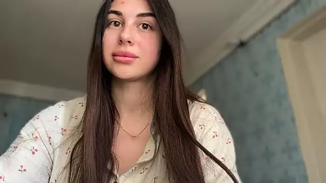 LiluMartiznir online show from April 2026 06:09:02 AM