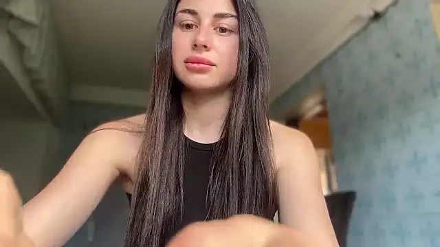 LiluMartiznir online show from May 2026 11:09:01 AM