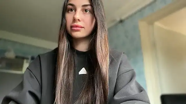 LiluMartiznir online show from June 2026 11:32:02 AM