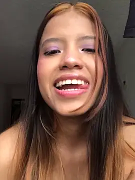 Vilu and Xuxi  online show from March 2026 08:21:02 PM