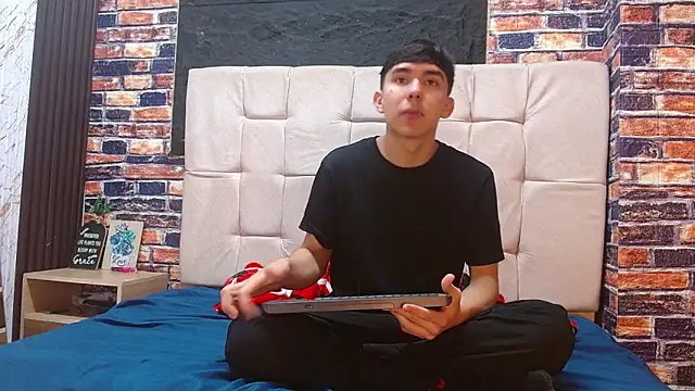 Snapshot of massimoferrera303av chatting on February 2026 06:49:02 PM massimoferrera303av online show from February 2026 06:49:02 PM