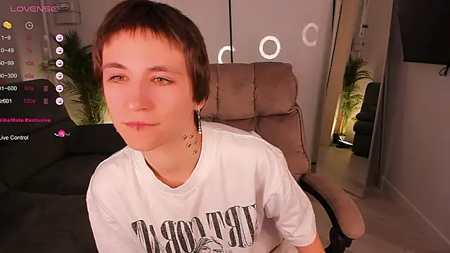 AutumnWhisper online show from February 2026 10:16:01 PM