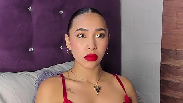 LiaHansson00 online show from June 2026 07:04:01 PM