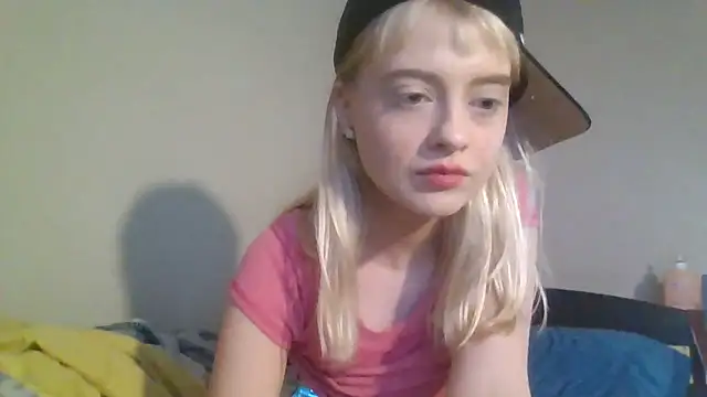 Snapshot of KiwiDreamy1 chatting on February 2026 04:37:01 PM KiwiDreamy1 online show from February 2026 04:37:01 PM