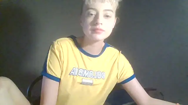 Snapshot of KiwiDreamy1 chatting on February 2026 11:15:01 PM KiwiDreamy1 online show from February 2026 11:15:01 PM