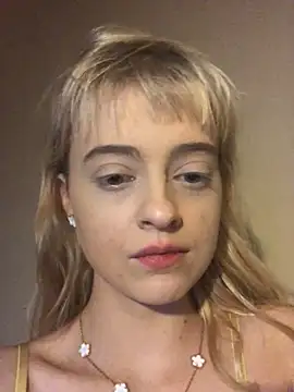 Snapshot of KiwiDreamy1 chatting on February 2026 02:07:02 AM KiwiDreamy1 online show from February 2026 02:07:02 AM