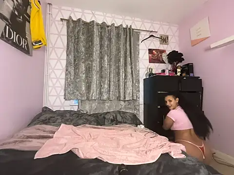 RavenNoirr online show from March 2026 06:01:01 PM