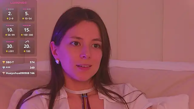 Snapshot of AlisseMoore chatting on April 2026 06:45:02 PM AlisseMoore online show from April 2026 06:45:02 PM